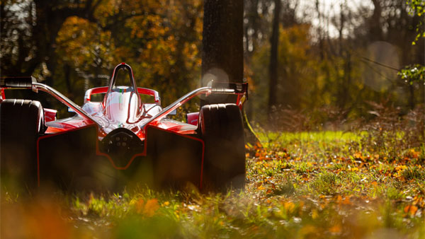 Mahindra M7 Electro Unveiled: फॉर्मूला ई-रेसिंग के लिए महिंद्रा ने उतारी इलेक्ट्रिक कार, जानें