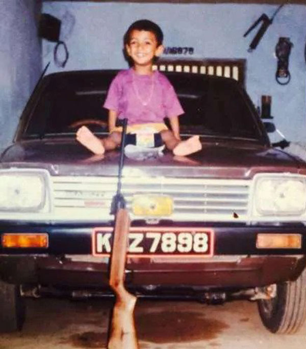 पिता को याद आई 13 साल पहले बेची गई मारुति 800, बेटे ने कर दिया जन्मदिन पर गिफ्ट पिता को याद आई 13 साल पहले बेची गई मारुति 800, बेटे ने कर दिया जन्मदिन पर गिफ्ट