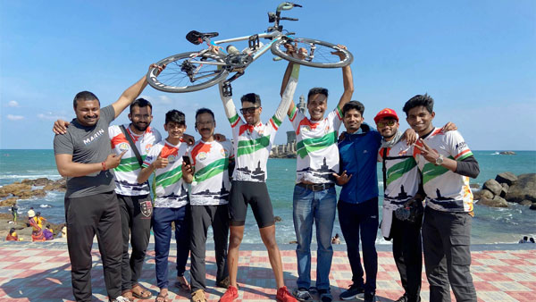 17-Year Old Boy Cycling Record: आठ दिनों में कश्मीर से कन्याकुमारी पहुंचा यह युवक, बनाया रिकॉर्ड 17-Year Old Boy Cycling Record: आठ दिनों में कश्मीर से कन्याकुमारी पहुंचा यह युवक, बनाया रिकॉर्ड