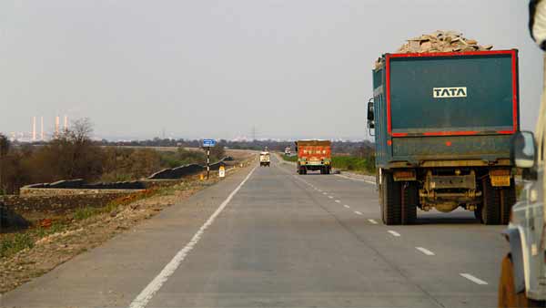 Speed Limit On National Highways: नितिन गडकरी ने कहा, हाईवे पर बढ़ाई जाए वाहनों की गति सीमा