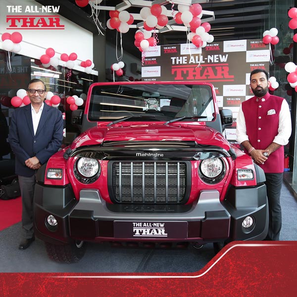 Celebrities Bought 2020 Mahindra Thar: इन सेलेब्रिटीज ने भी खरीदी नई महिंद्रा थार, सर चढ़ कर बोल रही इस कार की दीवानगी