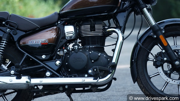 Royal Enfield Meteor 350 Review In Hindi: रॉयल एनफील्ड मिटिओर 350 रिव्यू: राइडिंग अनुभव, फीचर्स, सीटिंग, परफॉर्मेंस
