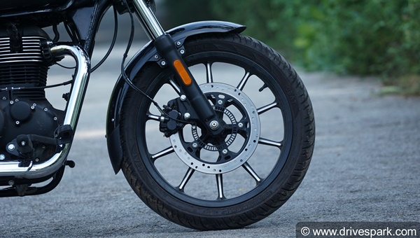 Royal Enfield Meteor 350 Review In Hindi: रॉयल एनफील्ड मिटिओर 350 रिव्यू: राइडिंग अनुभव, फीचर्स, सीटिंग, परफॉर्मेंस