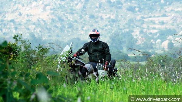 Royal Enfield Meteor 350 Review In Hindi: रॉयल एनफील्ड मिटिओर 350 रिव्यू: राइडिंग अनुभव, फीचर्स, सीटिंग, परफॉर्मेंस