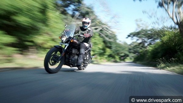 Royal Enfield Meteor 350 Bookings: रॉयल एनफील्ड मिटिओर 350 की बुकिंग 8000 के पार, ग्राहकों को आ रही पसंद