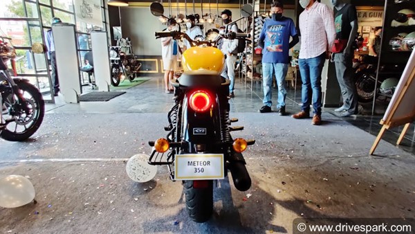 Royal Enfield Meteor 350 Delivery: रॉयल एनफील्ड मिटिओर 350 की डिलीवरी हुई शुरू, देखें तस्वीरें
