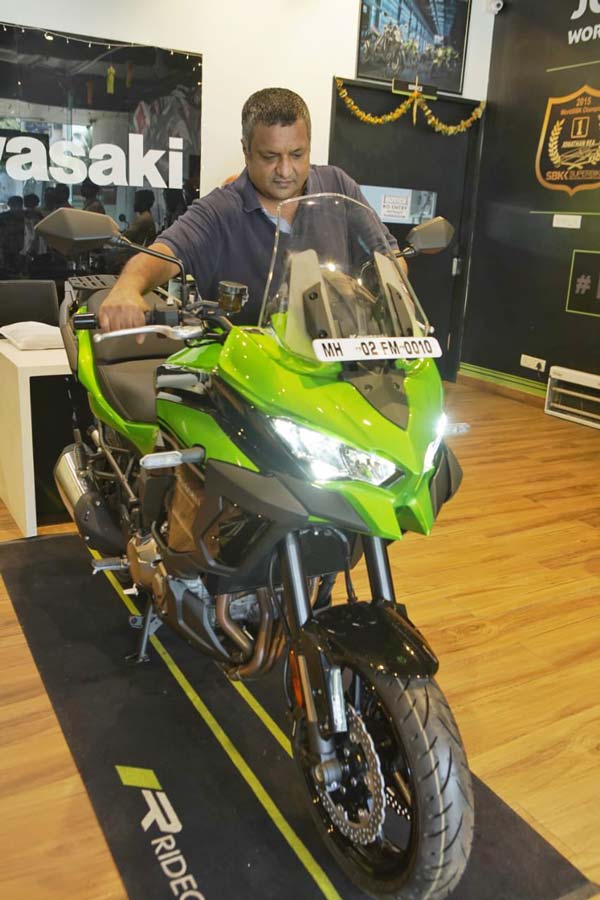 डायरेक्टर संजय गुप्ता ने खरीदी कावासाकी वर्सिस 1000, जानें डायरेक्टर संजय गुप्ता ने खरीदी कावासाकी वर्सिस 1000, जानें