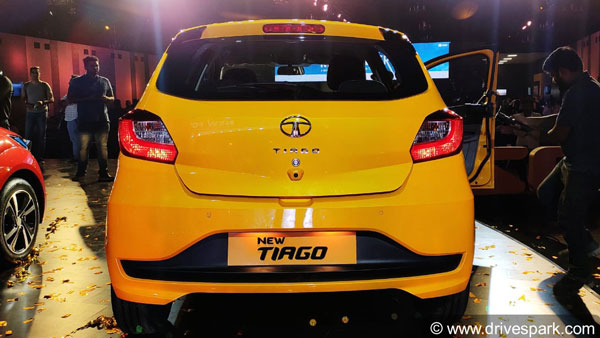 Tata Tiago Saves Driver’s Life: टाटा टियागो की मजबूती का नहीं है कोई जवाब, ऐसे बचाई चालक की जान