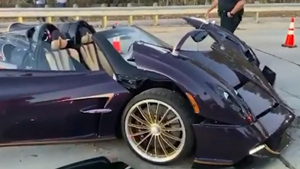 यूट्यूबर ने 25 करोड़ रुपये की स्पोर्ट्स कार कर दी क्रैश, बाल बाल बची जान यूट्यूबर ने 25 करोड़ रुपये की स्पोर्ट्स कार कर दी क्रैश, बाल बाल बची जान