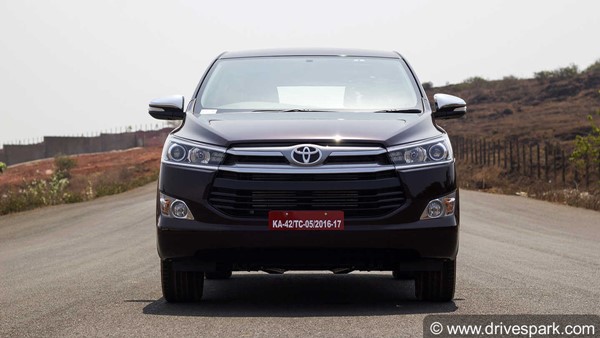 Toyota Innova Crysta Old vs New: नई टोयोटा इनोवा फेसलिफ्ट में पुराने के मुकाबले क्या हुए बदलाव