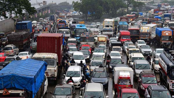 Farmers Protest Leads To Traffic Jam: किसान आंदोलन के चलते दिल्ली-हरियाणा बाॅर्डर पर लगा जाम