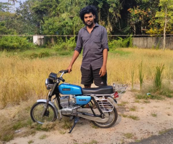 Yamaha RX100 Mini Model: केरल के इस व्यक्ति ने बनाया यामाहा आरएक्स100 का छोटा मॉडल