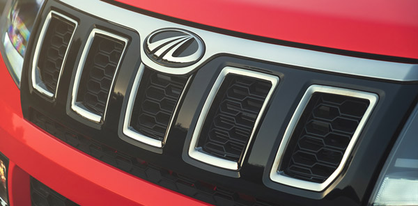 Mahindra TUV300 Spy Pics: नई महिंद्रा टीयूवी300 'बोलेरो' बैज के साथ टेस्ट करते आई नजर, जानें