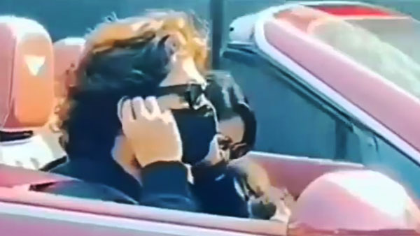 अल्लू अर्जुन बेंटले कॉन्टिनेंटल जीटी चलाते हुए दिखे, पत्नी और बच्चों के साथ की सवारी