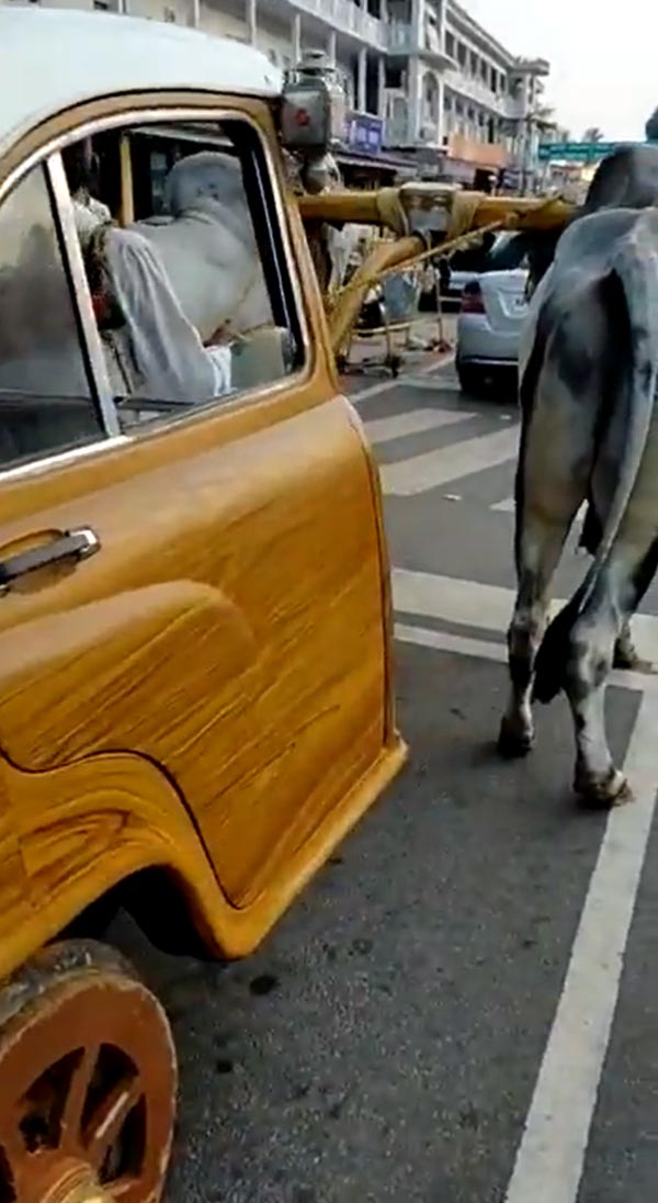 आनंद महिंद्रा ने ट्वीट किया अनोखी बैलगाड़ी का वीडियो, एलन मस्क को दे डाली यह चुनौती आनंद महिंद्रा ने ट्वीट किया अनोखी बैलगाड़ी का वीडियो, एलन मस्क को दे डाली यह चुनौती