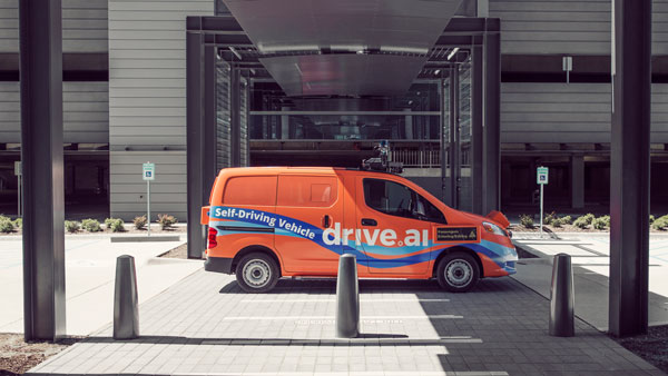 Apple Electric Car Launch Plan: एप्पल लॉन्च करेगी अपनी पहली इलेक्ट्रिक कार, जानें कब