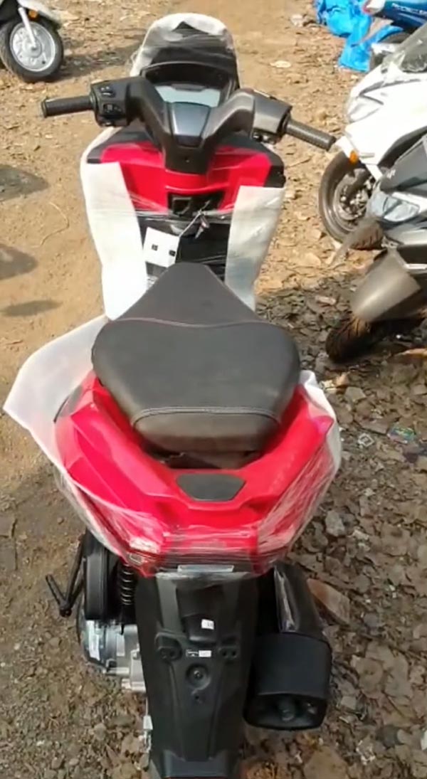 Aprilia SXR 160 Scooter Spied: अप्रीलिया एसएक्सआर 160 डीलरशिप में आई नजर, जानें क्या है बदलाव
