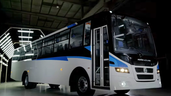 Ashok Leyland Introduced 2 Passenger Buses: अशोक लेलैंड ने सऊदी में पेश की दो पैसेंजर बसें, जानें