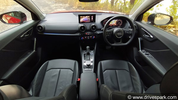 Audi Q2 Review (First Drive): ऑडी क्यू2 रिव्यू: माइलेज, फीचर्स, परफोर्मेंस, हैंडलिंग जानकारी