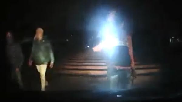 Car Robbery Attempt Failed: ड्राइवर की सूझ-बूझ से लुटने से बची कार, देखें हैरान कर देने वाला वीडियो