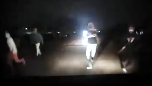 Car Robbery Attempt Failed: ड्राइवर की सूझ-बूझ से लुटने से बची कार, देखें हैरान कर देने वाला वीडियो