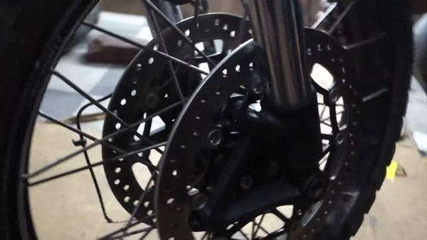 RE Continental GT Modifications: राॅयल एनफील्ड कॉन्टिनेंटल जीटी को मिला स्क्रैंबलर लुक, देखें