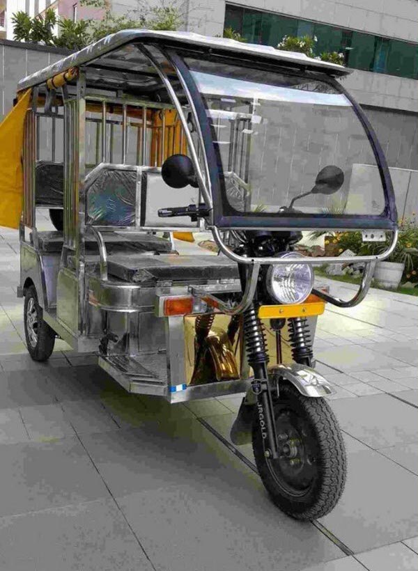 Sonu Sood To Gift e-Rickshaws To Needy: सोनू सूद जरूरतमंदों को तोहफे में देंगे ई-रिक्शा, जानें