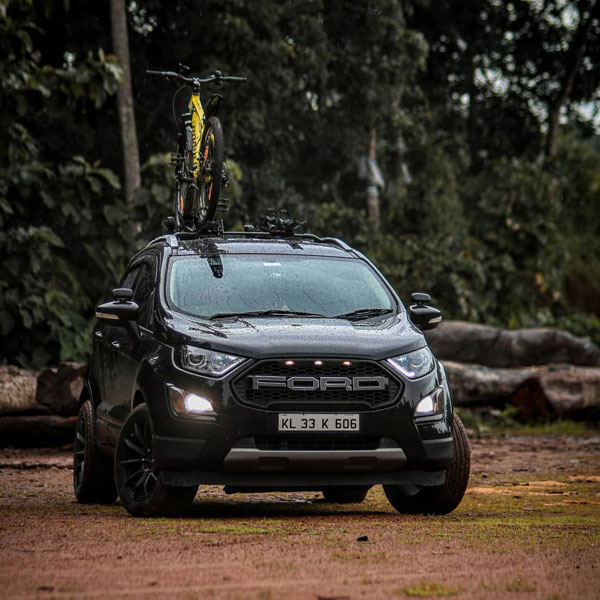 Ford EcoSport Modified: फोर्ड ईकोस्पोर्ट को मॉडिफाई कर दिया ऑल-ब्लैक थीम, लग रही शानदार