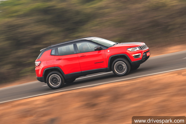 Jeep Compass December Discount: जीप कम्पास पर दिसंबर महीने में मिल रही 2 लाख रुपये की छूट