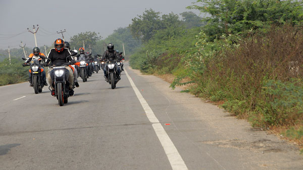 KTM Conducts Pro-Getaway Rides: केटीएम ने प्रो-गेटअवे राइड का किया आयोजन, जानें