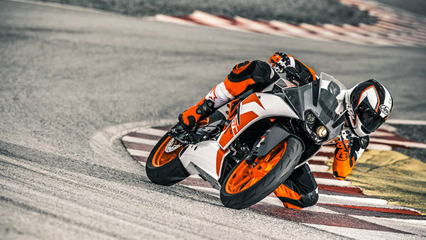 2021 KTM RC 200 Spotted: नई केटीएम आरसी 200 की तस्वीरें आईं सामने, अगले साल होगी लॉन्च
