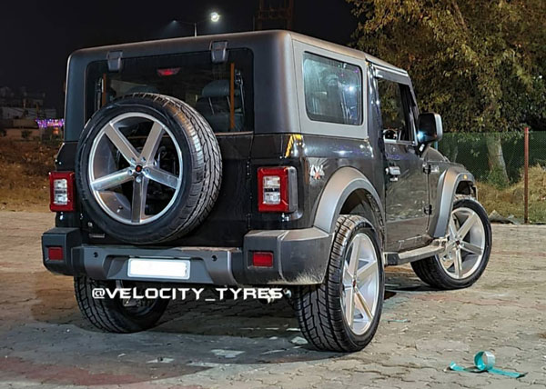 Mahindra Thar Modification: नई महिंद्रा थार 22 इंच के अलॉय वील के साथ लग रही शानदार, देखें