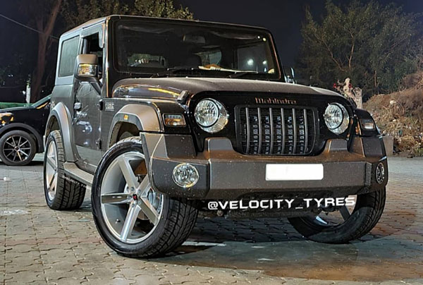 Mahindra Thar Modification: नई महिंद्रा थार 22 इंच के अलॉय वील के साथ लग रही शानदार, देखें