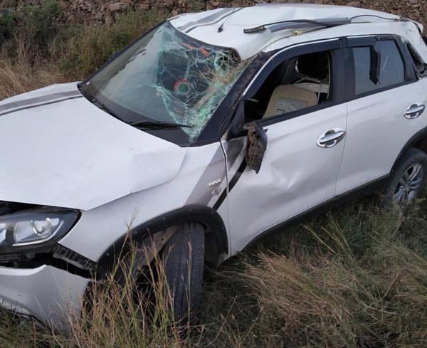 20 फीट गहरी खाई में गिरकर भी मारुति विटारा ब्रेजा ने बचा ली सवारों की जान, जानें कैसे 20 फीट गहरी खाई में गिरकर भी मारुति विटारा ब्रेजा ने बचा ली सवारों की जान, जानें कैसे