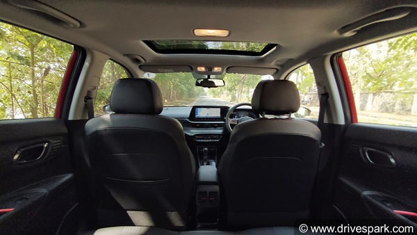 Dark Color Vs Light Color Interior: डार्क कलर इंटीरियर या लाइट कलर इंटीरियर, जानें फायदे व नुकसान