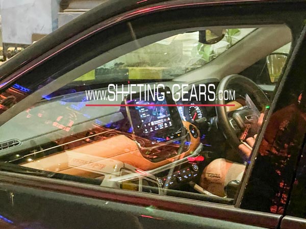 Jeep Compass Facelift Spied: जीप कम्पास फेसलिफ्ट टेस्टिंग के दौरान आई नजर, जानें कार में क्या है नया