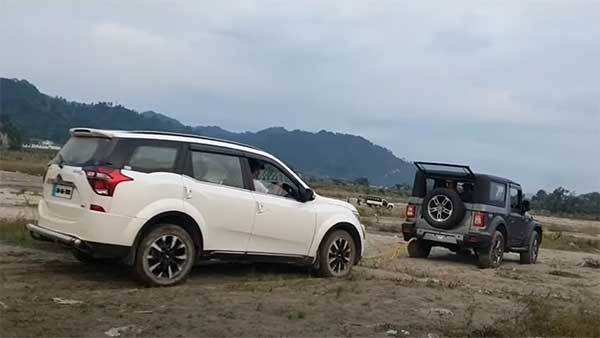 Mahindra Thar Rescued XUV500: महिंद्रा थार ने दिखाया ताकत का कमाल, एक्सयूवी500 को किया रेस्क्यू