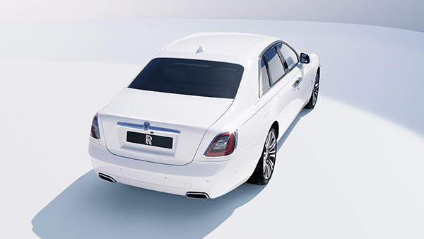 Kris Jenner Buys New Rolls-Royce Ghost: यह महिला सेलेब्रिटी नई रोल्स रॉयस घोस्ट की पहली ओनर, जानें