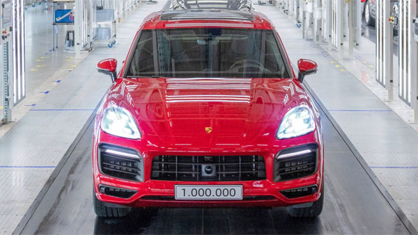 Porsche Cayenne Production Milestone: पोर्शे कायेन के 10 लाख यूनिट का उत्पादन हुआ पूरा, जानें