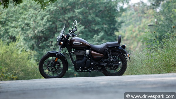 Royal Enfield Meteor 350 Sales: रॉयल एनफील्ड मिटिओर 350 की पहले महीने बिकी 7031 यूनिट, मिला यह स्थान