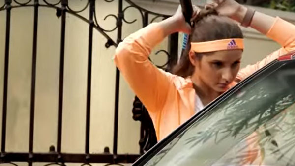 Sania Mirza Drives Hyundai Venue: सानिया मिर्जा ने लिया हुंडई वेन्यू आईएमटी का मजा, देखें वीडियो