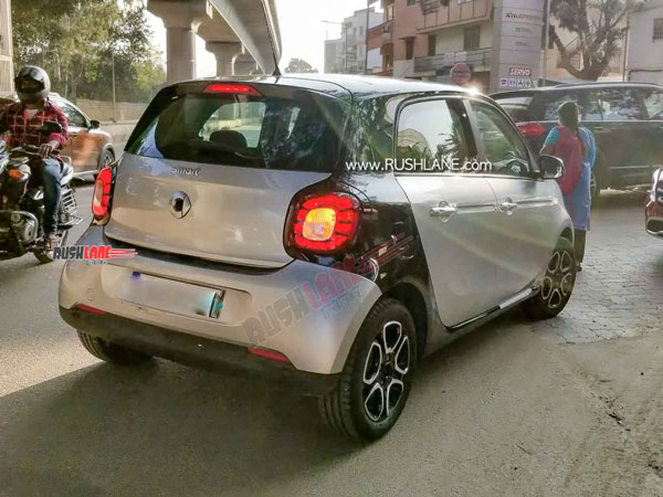Smart ForFour Hatchback Spotted: स्मार्ट फॉरफोर हैचबैक भारत में आई नजर, क्या होगी भारत में लॉन्च