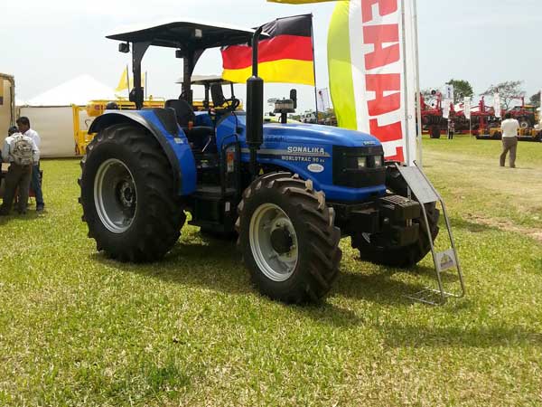 Sonalika First Field Ready Electric Tractor: सोनालिका ने भारत में लॉन्च किया पहला इलेक्ट्रिक ट्रैक्टर