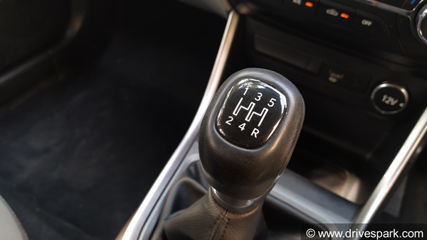 Tata Altroz BS6 Diesel Review: टाटा अल्ट्रोज बीएस6 डीजल रिव्यू: ड्राइविंग अनुभव, परफॉर्मेंस, माइलेज, हैंडलिंग, फीचर्स