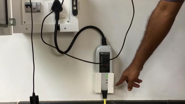 EV Charging Station In Delhi: दिल्ली में 3 किलोमीटर पर होगा एक चार्जिंग स्टेशन, जानें