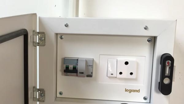 EV Charging Station In Delhi: दिल्ली में 3 किलोमीटर पर होगा एक चार्जिंग स्टेशन, जानें