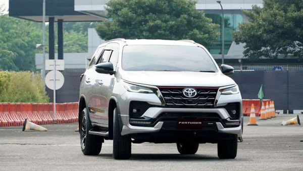 Toyota Fortuner Facelift Launch: टोयोटा फॉर्च्यूनर फेसलिफ्ट भारत में 6 जनवरी को होगी लॉन्च, जानें