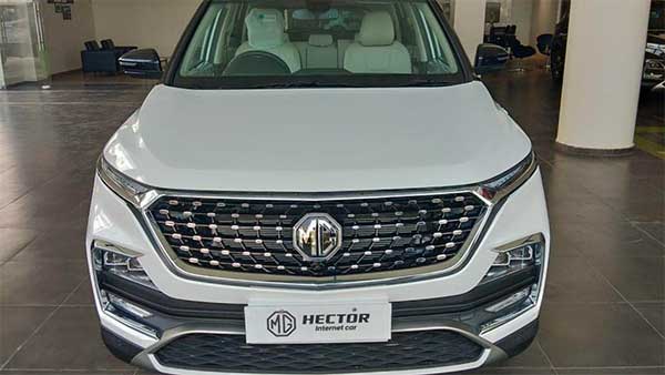 MG Hector Facelift: एमजी हेक्टर फेसलिफ्ट लाॅन्च के पहले डीलरशिप पर दिखी, जानें कार में क्या है नया