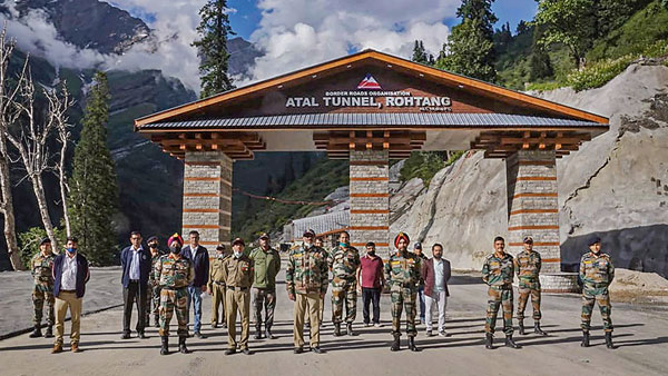 82 Vehicles Stranded In Atal Tunnel: अटल टनल में पर्यटकों के 82 वाहन फंसे, जानें क्या है कारण