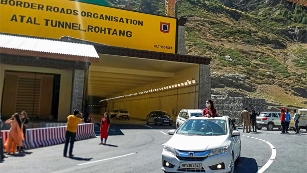 82 Vehicles Stranded In Atal Tunnel: अटल टनल में पर्यटकों के 82 वाहन फंसे, जानें क्या है कारण